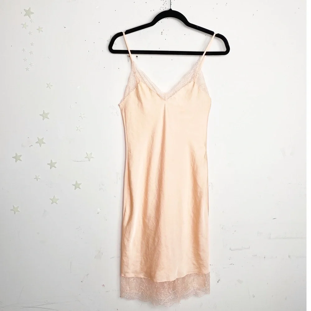 𝅺Victoria’s Secret peach chemises slip dress